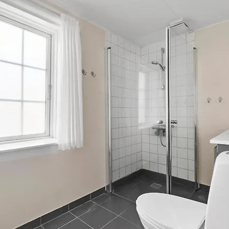 2 Bedroom Awesome In スヴァネケ