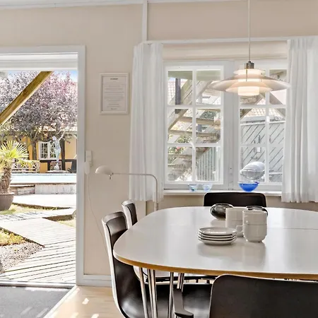 2 Bedroom Awesome In アパート