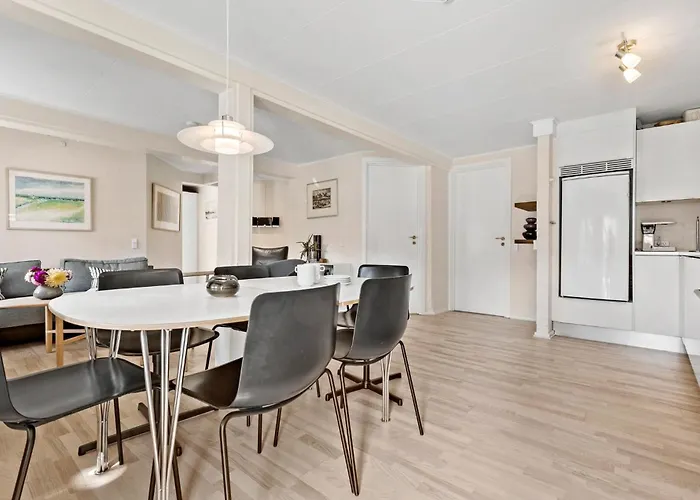 Apartment 2 Bedroom Awesome In
