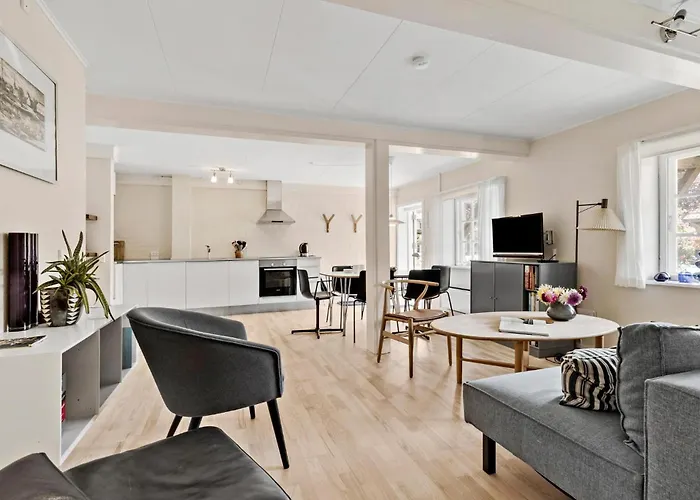 2 Bedroom Awesome In Apartment