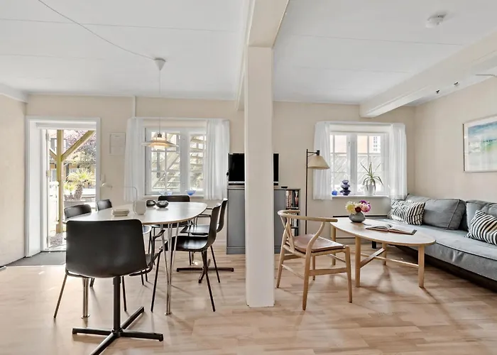 2 Bedroom Awesome In Apartment