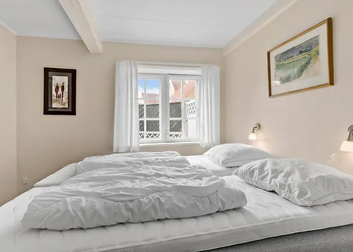 Apartment 2 Bedroom Awesome In *
